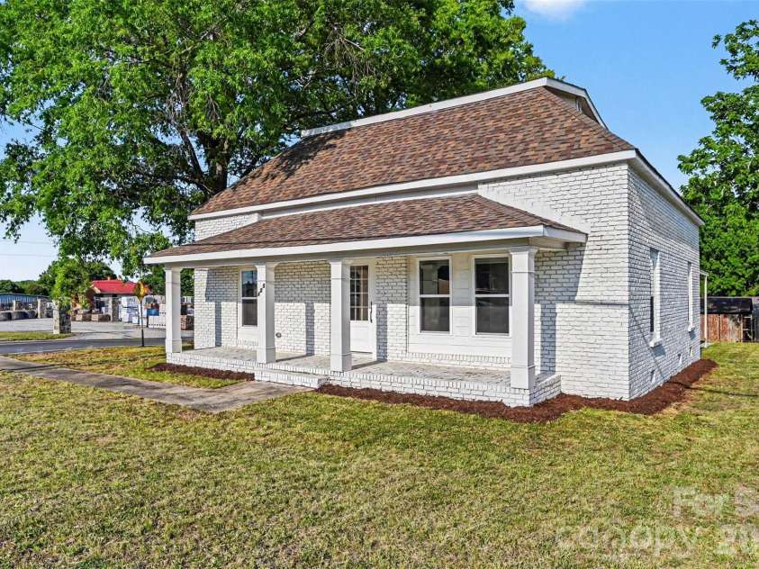 405 Aquadale Road, Albemarle, NC 28001.  MLS# CAR4383064, YatesRealty ID 24011. 
