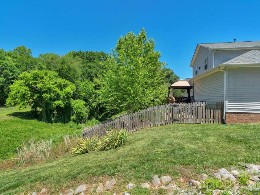 107 Howe Street, Belmont, NC 28012.  MLS# CAR4382704, YatesRealty ID 24012. 