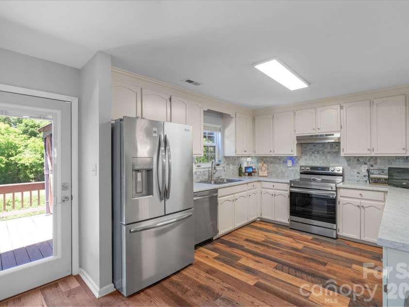 107 Howe Street, Belmont, NC 28012.  MLS# CAR4382704, YatesRealty ID 24012. KITCHEN AREA