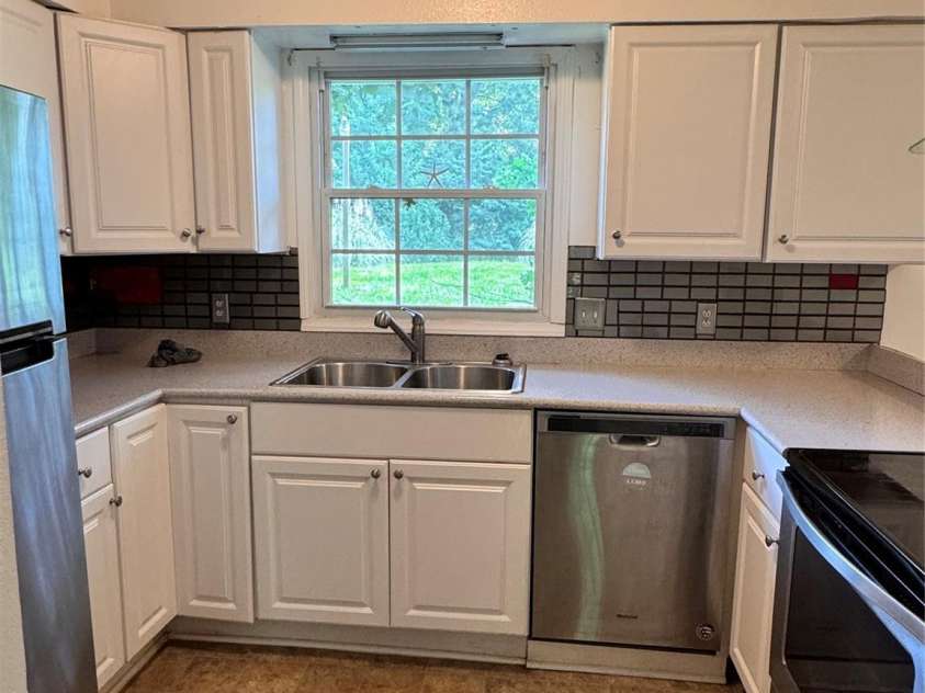 2216 Helen Drive, Gastonia, NC 28054.  MLS# CAR4275742, YatesRealty ID 24012. 