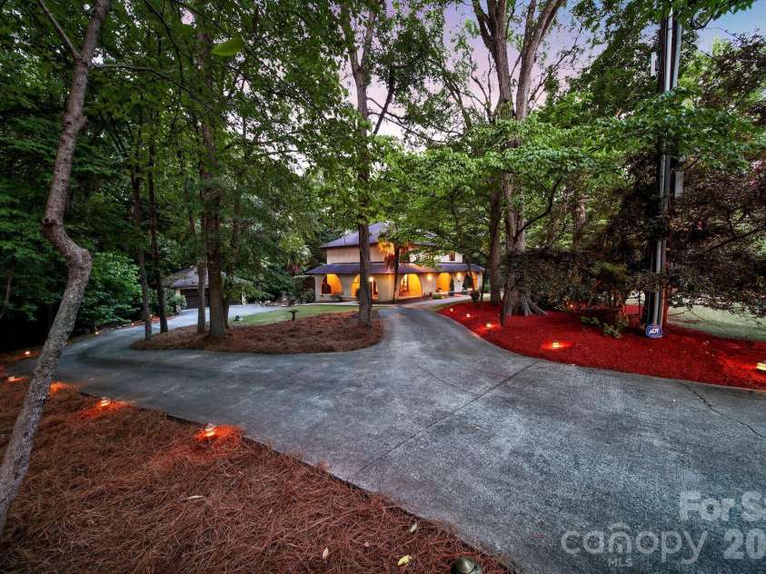 6512 Carmel Hills Drive, Charlotte, NC 28226.  MLS# CAR4381922, YatesRealty ID 24014. 