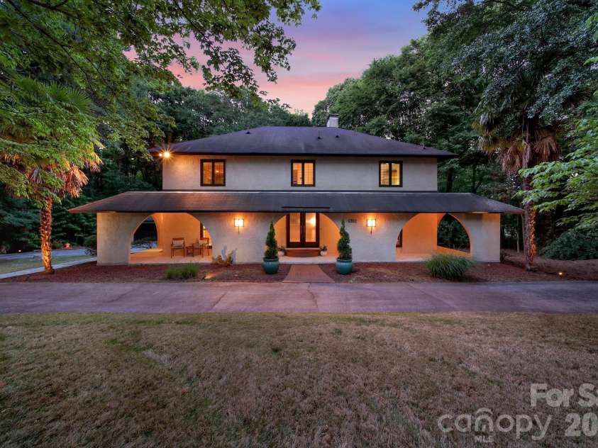 6512 Carmel Hills Drive, Charlotte, NC 28226.  MLS# CAR4381922, YatesRealty ID 24014. 
