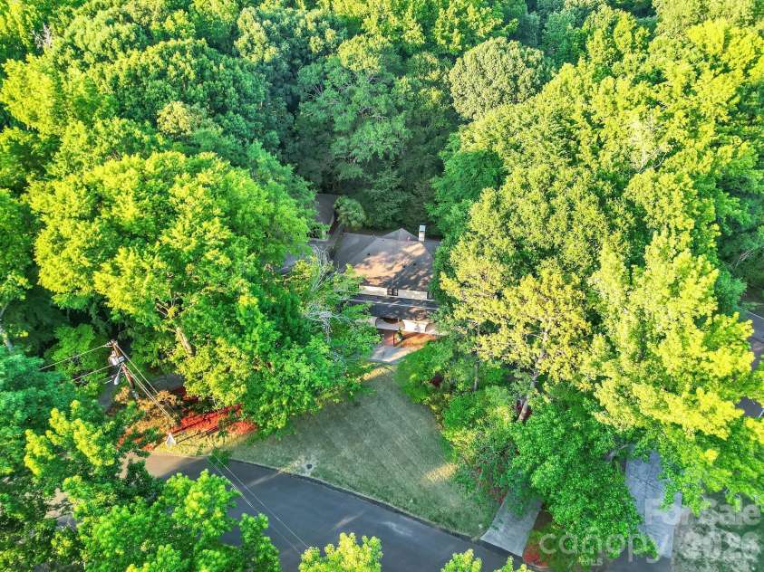 6512 Carmel Hills Drive, Charlotte, NC 28226.  MLS# CAR4381922, YatesRealty ID 24014. 