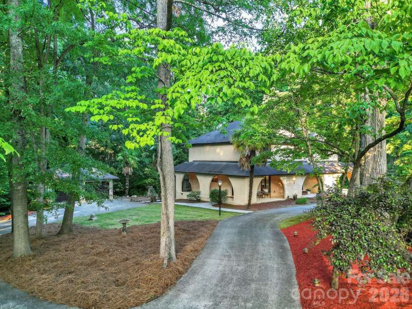 6512 Carmel Hills Drive, Charlotte, NC 28226.  MLS# CAR4381922, YatesRealty ID 24014. 