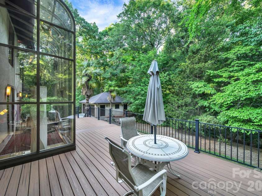 6512 Carmel Hills Drive, Charlotte, NC 28226.  MLS# CAR4381922, YatesRealty ID 24014. 