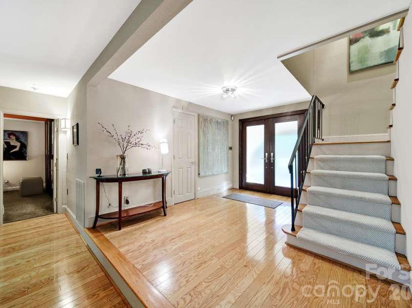 6512 Carmel Hills Drive, Charlotte, NC 28226.  MLS# CAR4381922, YatesRealty ID 24014. 