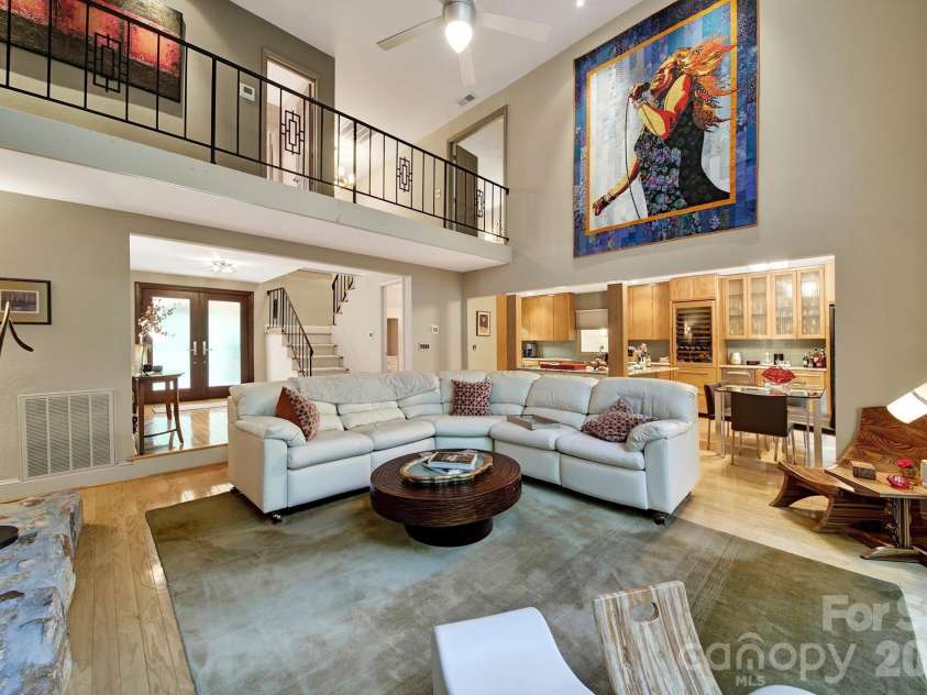 6512 Carmel Hills Drive, Charlotte, NC 28226.  MLS# CAR4381922, YatesRealty ID 24014. 