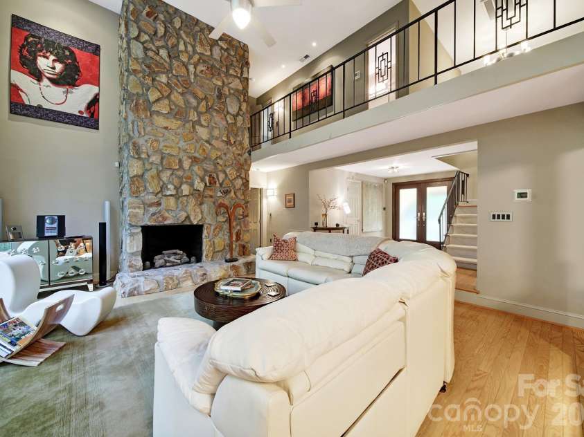 6512 Carmel Hills Drive, Charlotte, NC 28226.  MLS# CAR4381922, YatesRealty ID 24014. 