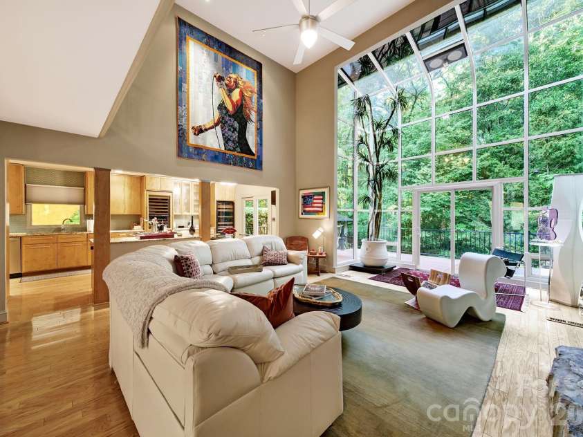 6512 Carmel Hills Drive, Charlotte, NC 28226.  MLS# CAR4381922, YatesRealty ID 24014. 