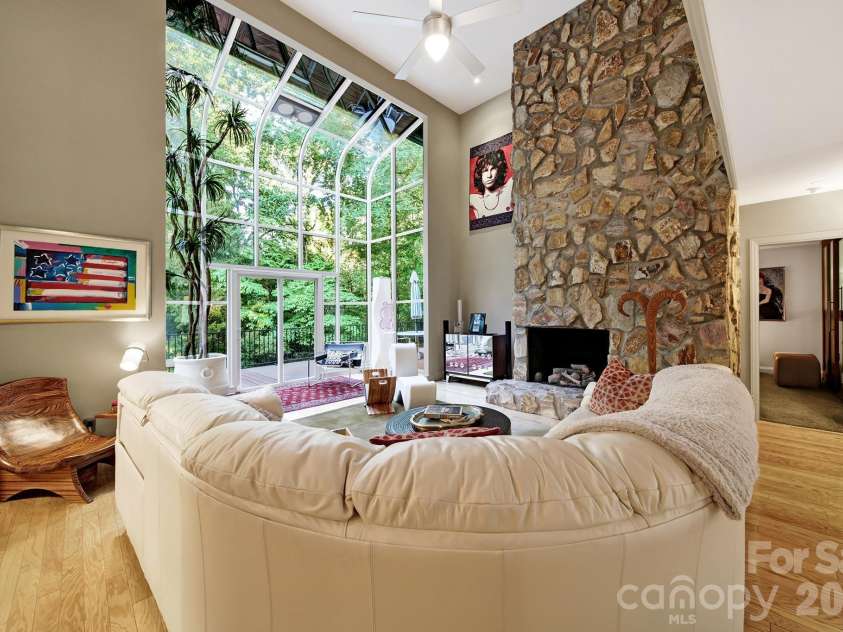 6512 Carmel Hills Drive, Charlotte, NC 28226.  MLS# CAR4381922, YatesRealty ID 24014. 