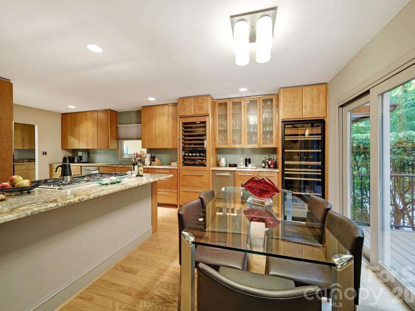 6512 Carmel Hills Drive, Charlotte, NC 28226.  MLS# CAR4381922, YatesRealty ID 24014. 