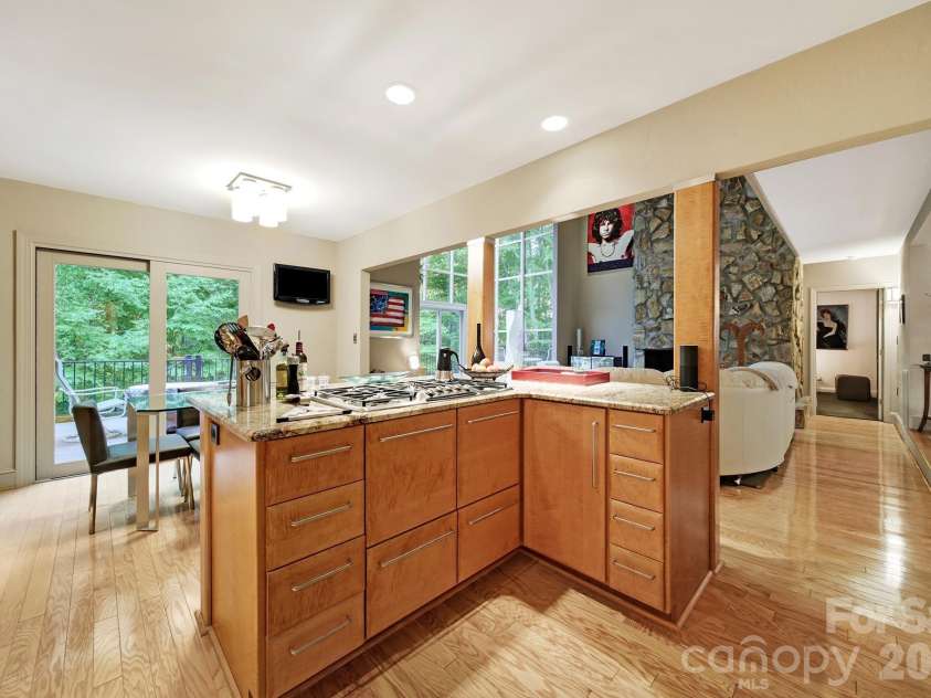 6512 Carmel Hills Drive, Charlotte, NC 28226.  MLS# CAR4381922, YatesRealty ID 24014. 