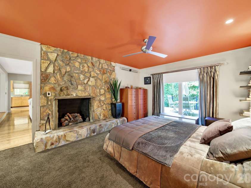 6512 Carmel Hills Drive, Charlotte, NC 28226.  MLS# CAR4381922, YatesRealty ID 24014. 