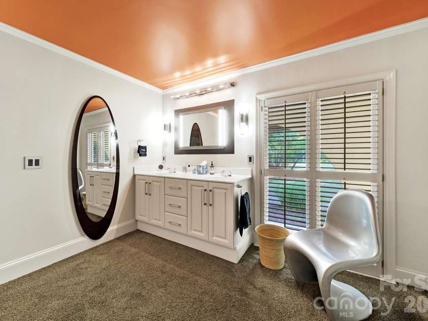 6512 Carmel Hills Drive, Charlotte, NC 28226.  MLS# CAR4381922, YatesRealty ID 24014. 