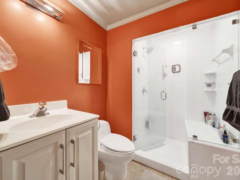 6512 Carmel Hills Drive, Charlotte, NC 28226.  MLS# CAR4381922, YatesRealty ID 24014. 