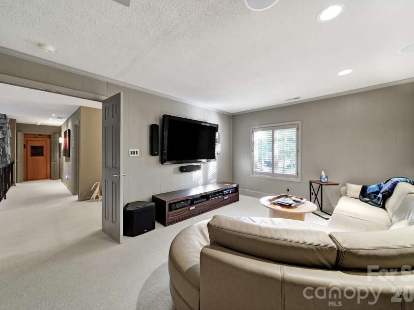 6512 Carmel Hills Drive, Charlotte, NC 28226.  MLS# CAR4381922, YatesRealty ID 24014. 