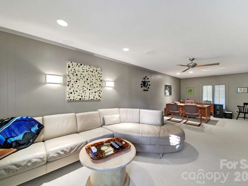 6512 Carmel Hills Drive, Charlotte, NC 28226.  MLS# CAR4381922, YatesRealty ID 24014. 
