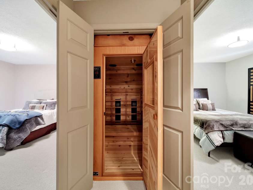 6512 Carmel Hills Drive, Charlotte, NC 28226.  MLS# CAR4381922, YatesRealty ID 24014. 