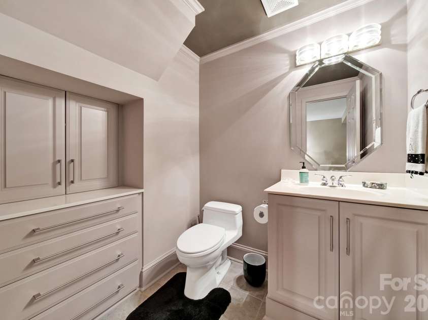 6512 Carmel Hills Drive, Charlotte, NC 28226.  MLS# CAR4381922, YatesRealty ID 24014. 