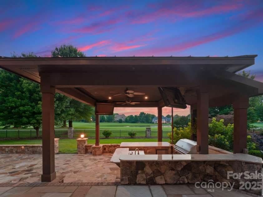 300 Eagle Bend Drive, Waxhaw, NC 28173.  MLS# CAR4277077, YatesRealty ID 24015. 