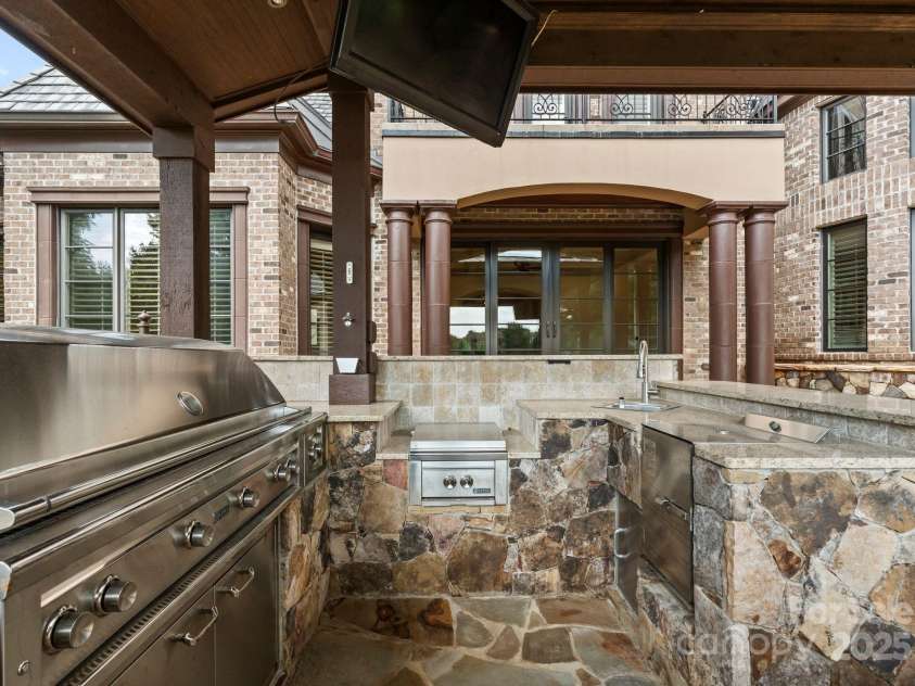 300 Eagle Bend Drive, Waxhaw, NC 28173.  MLS# CAR4277077, YatesRealty ID 24015. 