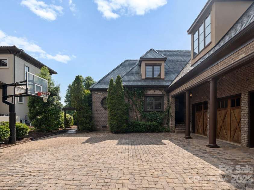 300 Eagle Bend Drive, Waxhaw, NC 28173.  MLS# CAR4277077, YatesRealty ID 24015. 