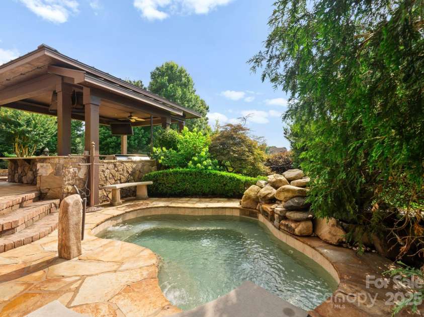 300 Eagle Bend Drive, Waxhaw, NC 28173.  MLS# CAR4277077, YatesRealty ID 24015. 