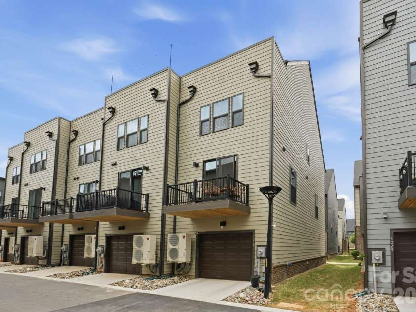 3019 Terroir Lane, Charlotte, NC 28217.  MLS# CAR4381622, YatesRealty ID 24015. 