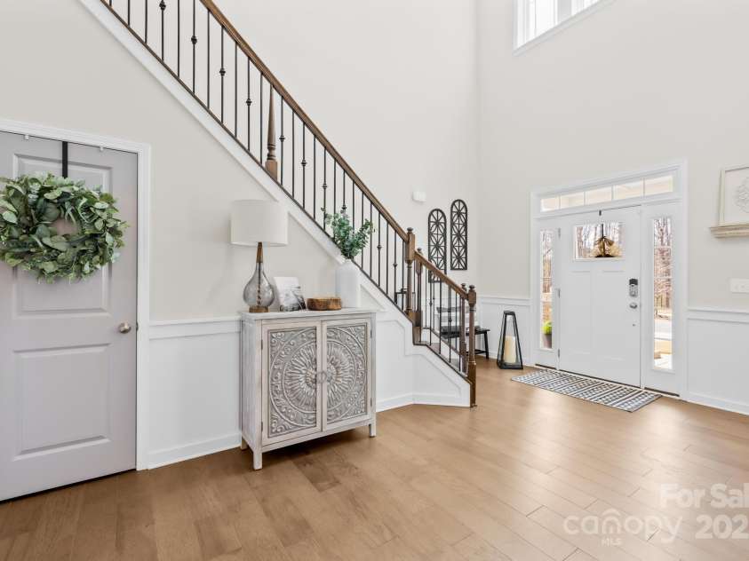 7313 Glenroe Drive, Huntersville, NC 28078.  MLS# CAR4239222, YatesRealty ID 24016. Foyer Area