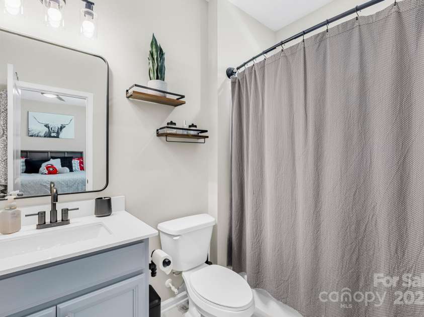 7313 Glenroe Drive, Huntersville, NC 28078.  MLS# CAR4239222, YatesRealty ID 24016. Full Bathroom 3