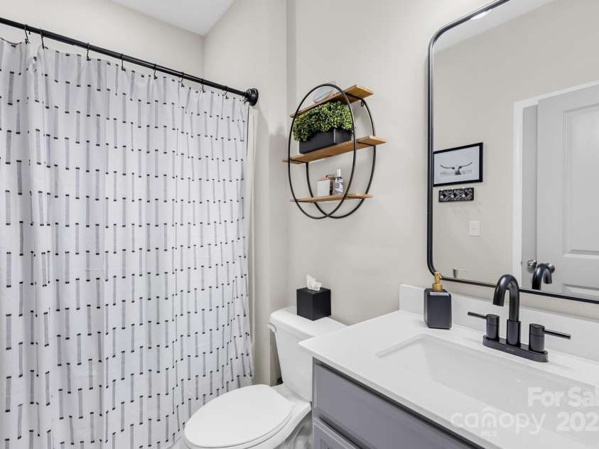 7313 Glenroe Drive, Huntersville, NC 28078.  MLS# CAR4239222, YatesRealty ID 24016. Full Bathroom 4