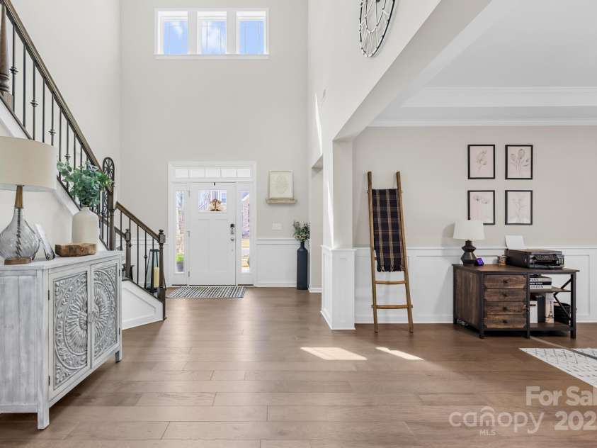 7313 Glenroe Drive, Huntersville, NC 28078.  MLS# CAR4239222, YatesRealty ID 24016. Grand Entry w/foyer area