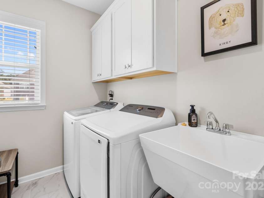 7313 Glenroe Drive, Huntersville, NC 28078.  MLS# CAR4239222, YatesRealty ID 24016. Laundry room w/utility sink
