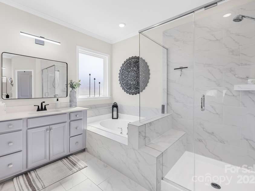 7313 Glenroe Drive, Huntersville, NC 28078.  MLS# CAR4239222, YatesRealty ID 24016. Primary Bathroom w/large glass enclosed shower