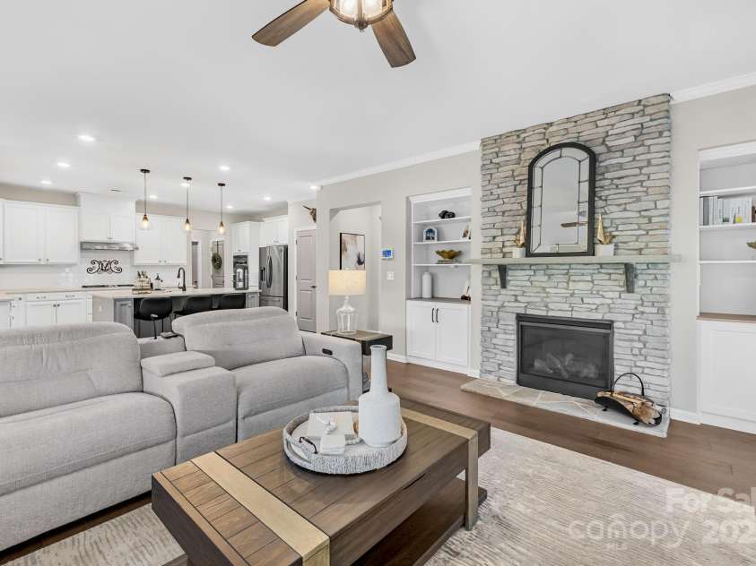 7313 Glenroe Drive, Huntersville, NC 28078.  MLS# CAR4239222, YatesRealty ID 24016. Spacious Den area