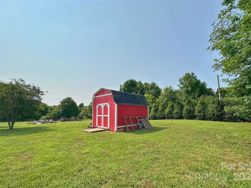 2449 Leonhardt Road, Cherryville, NC 28021.  MLS# CAR4266972, YatesRealty ID 24017. 