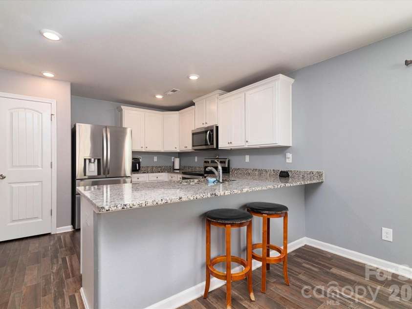 1345 Standing Oak Drive, Salisbury, NC 28146.  MLS# CAR4312108, YatesRealty ID 24018. Breakfast Bar Area!