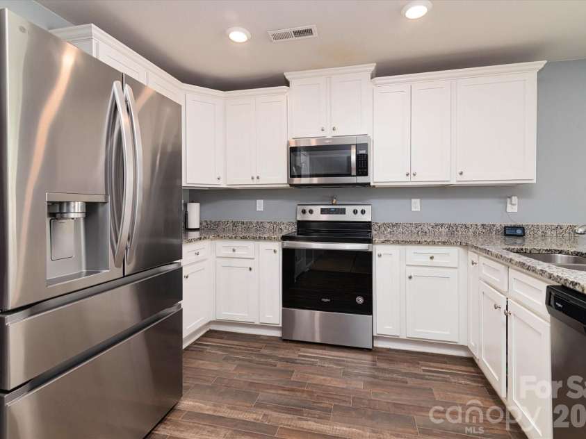 1345 Standing Oak Drive, Salisbury, NC 28146.  MLS# CAR4312108, YatesRealty ID 24018. Kitchen has Stainless Steel Appliances!