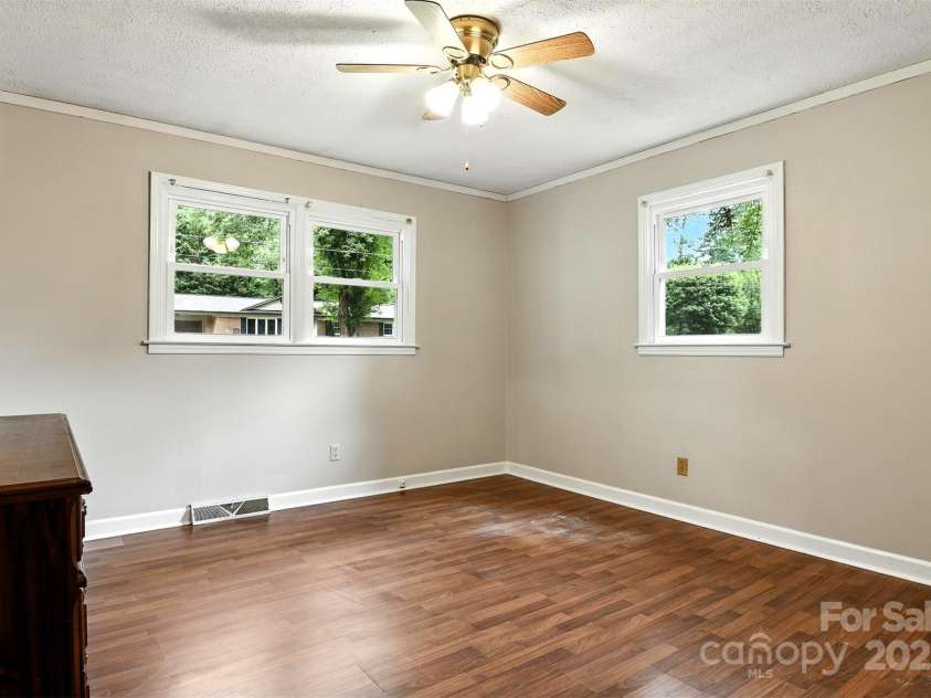 2911 Spencer Street, Lenoir, NC 28645.  MLS# CAR4266701, YatesRealty ID 24018. Nice Lighting in BR