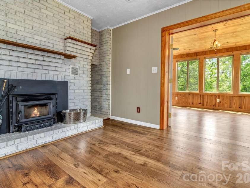 38 Chadwick Wade Drive, Asheville, NC 28804.  MLS# CAR4395327, YatesRealty ID 24019. 