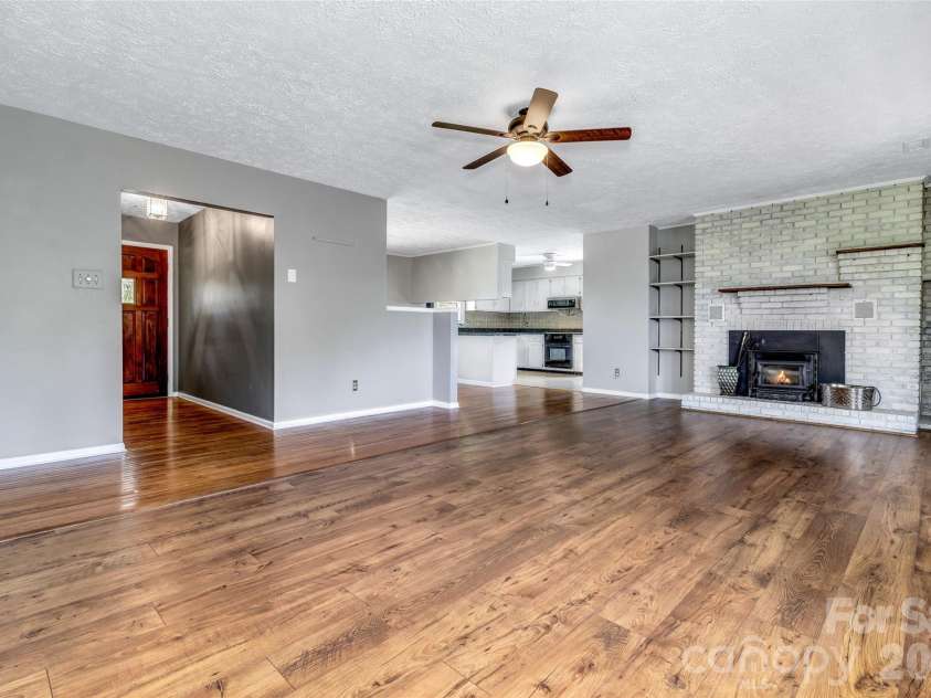 38 Chadwick Wade Drive, Asheville, NC 28804.  MLS# CAR4395327, YatesRealty ID 24019. 