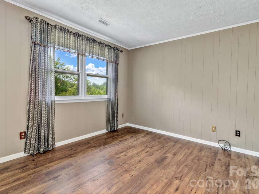 38 Chadwick Wade Drive, Asheville, NC 28804.  MLS# CAR4395327, YatesRealty ID 24019. 