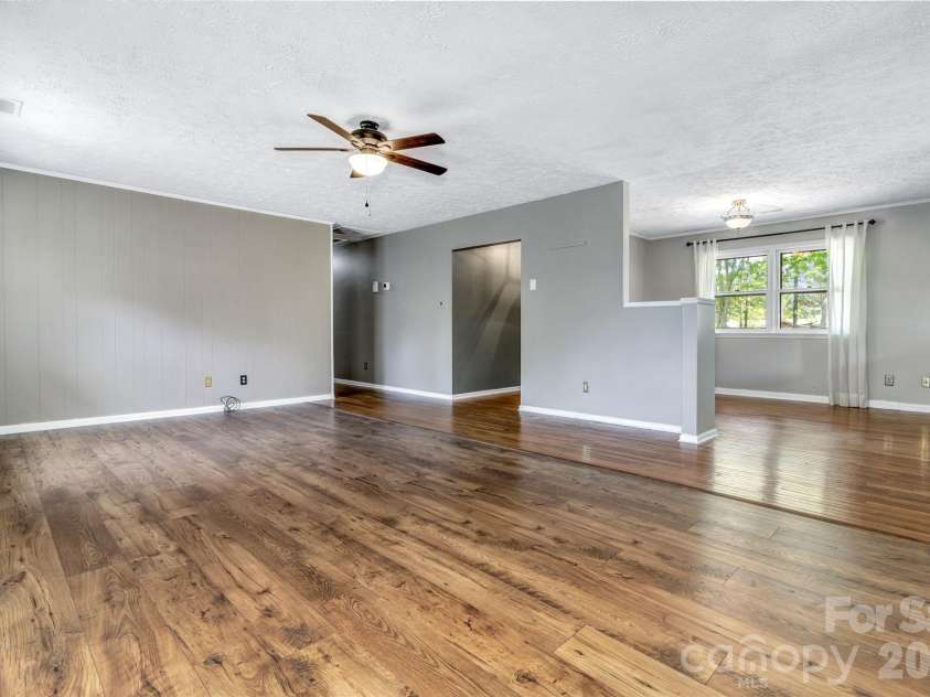 38 Chadwick Wade Drive, Asheville, NC 28804.  MLS# CAR4395327, YatesRealty ID 24019. 