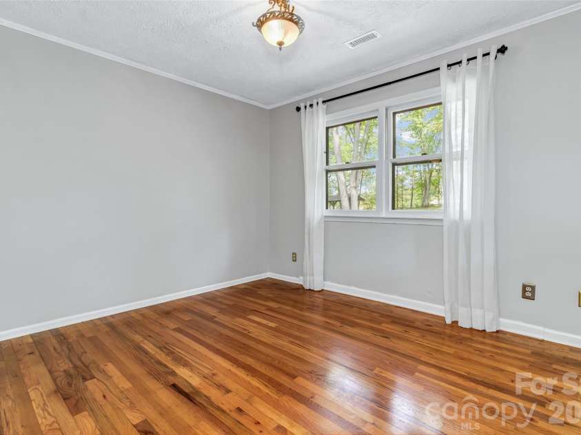 38 Chadwick Wade Drive, Asheville, NC 28804.  MLS# CAR4395327, YatesRealty ID 24019. 