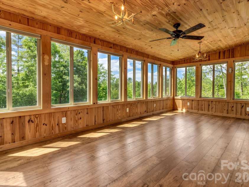 38 Chadwick Wade Drive, Asheville, NC 28804.  MLS# CAR4395327, YatesRealty ID 24019. 