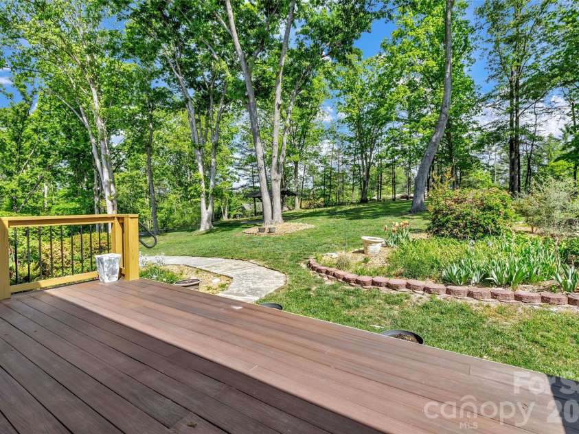 38 Chadwick Wade Drive, Asheville, NC 28804.  MLS# CAR4395327, YatesRealty ID 24019. 