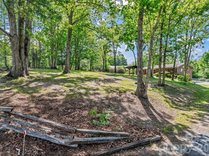 38 Chadwick Wade Drive, Asheville, NC 28804.  MLS# CAR4395327, YatesRealty ID 24019. 