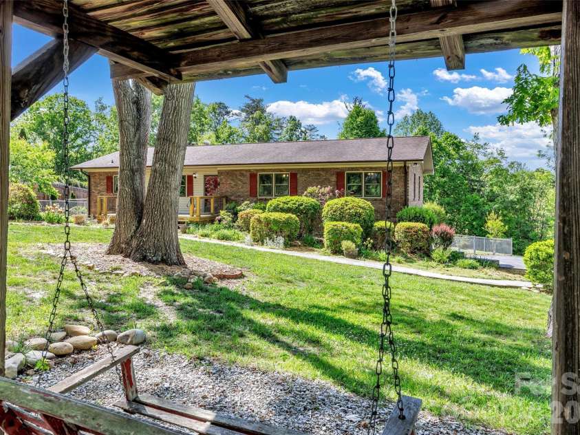 38 Chadwick Wade Drive, Asheville, NC 28804.  MLS# CAR4395327, YatesRealty ID 24019. 