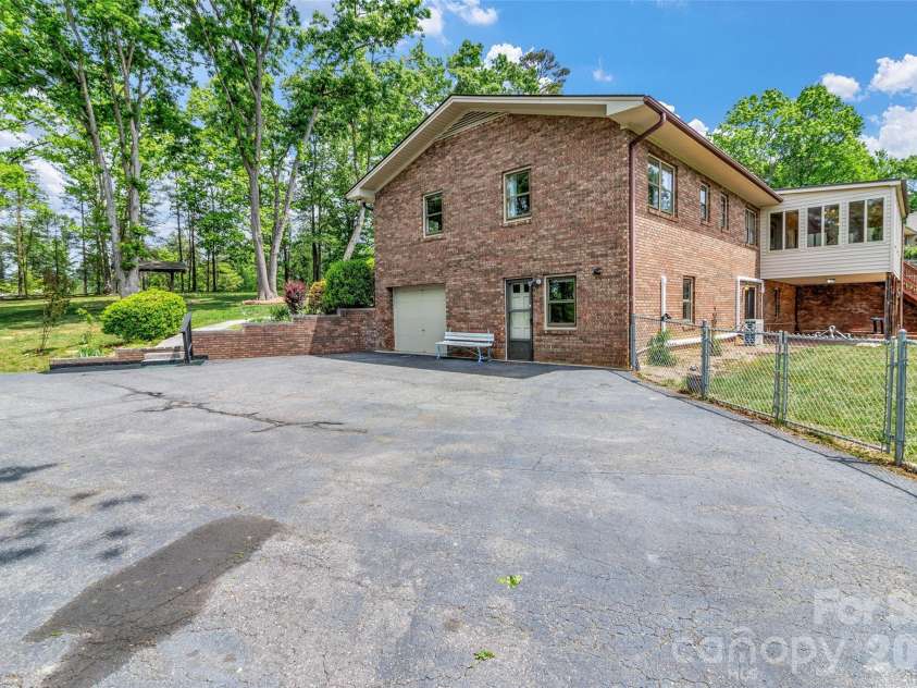 38 Chadwick Wade Drive, Asheville, NC 28804.  MLS# CAR4395327, YatesRealty ID 24019. 