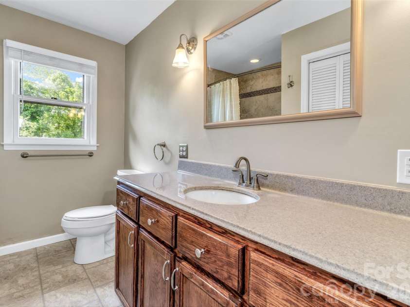 38 Chadwick Wade Drive, Asheville, NC 28804.  MLS# CAR4395327, YatesRealty ID 24019. 